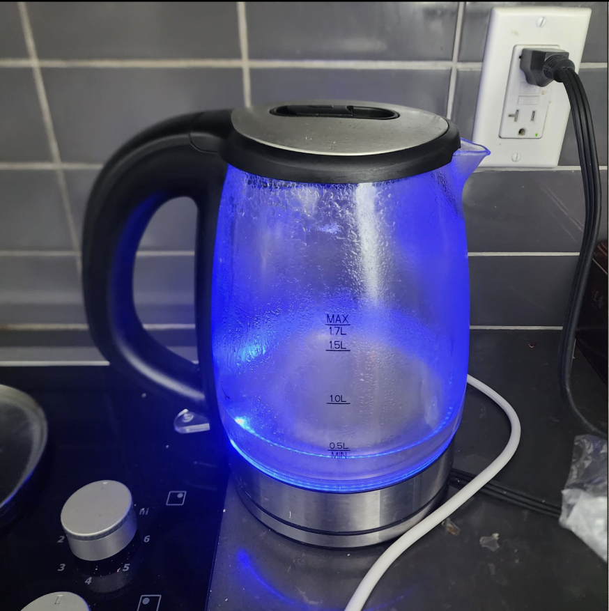 Electric kettle boiling water
